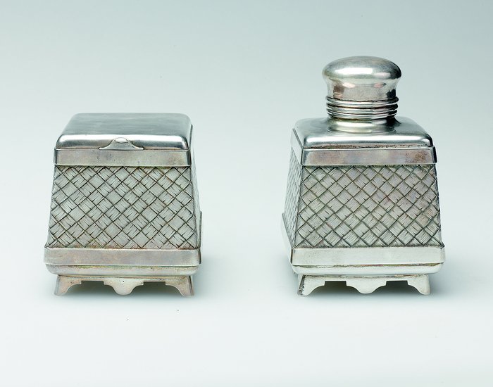 {i.title}